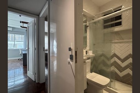 Apartamento à venda com 150m², 3 quartos e 1 vaga Apartamento à venda com 150m², 3 quartos e 1 vagaBanheiro social