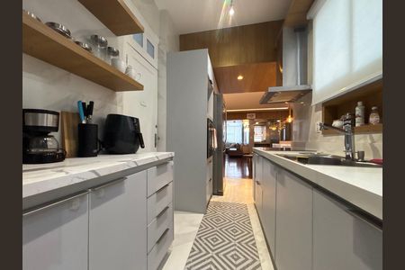 Apartamento à venda com 150m², 3 quartos e 1 vaga Apartamento à venda com 150m², 3 quartos e 1 vagaCozinha