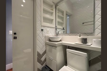 Apartamento à venda com 150m², 3 quartos e 1 vaga Apartamento à venda com 150m², 3 quartos e 1 vagaBanheiro social