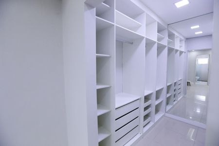 Casa à venda com 85m², 3 quartos e 1 vaga Casa à venda com 85m², 3 quartos e 1 vagaCloset da suíte 2