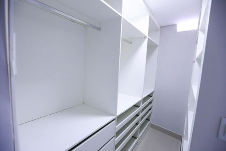 Casa à venda com 85m², 3 quartos e 1 vaga Casa à venda com 85m², 3 quartos e 1 vagaCloset da suíte 3