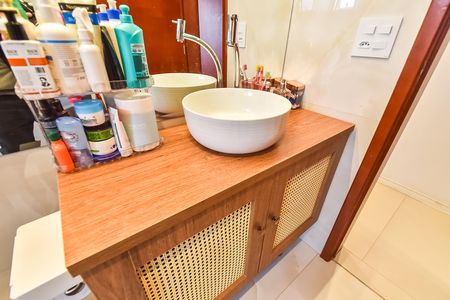 Apartamento à venda com 60m², 2 quartos e 1 vaga Apartamento à venda com 60m², 2 quartos e 1 vagaBanheiro