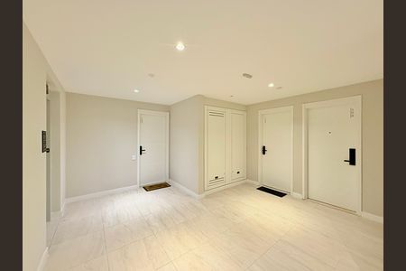 Apartamento à venda com 71m², 2 quartos e 1 vaga Apartamento à venda com 71m², 2 quartos e 1 vagaHall Apartamento
