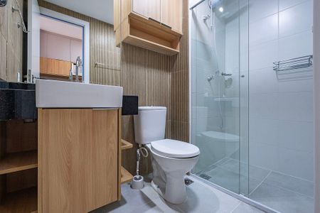 Banheiro de kitnet/studio para alugar com 1 quarto, 24m² em Pinheiros, São Paulo