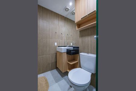 Banheiro de kitnet/studio para alugar com 1 quarto, 24m² em Pinheiros, São Paulo