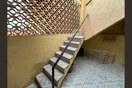 Casa à venda com 153m², 4 quartos e 2 vagasEscada