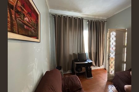 Casa à venda com 153m², 4 quartos e 2 vagasSala