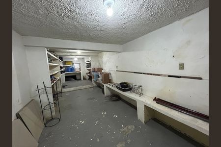 Casa à venda com 153m², 4 quartos e 2 vagasPorão