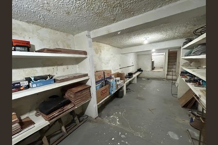 Casa à venda com 153m², 4 quartos e 2 vagasPorão