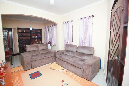 Casa à venda com 1004m², 4 quartos e 2 vagas Casa à venda com 1004m², 4 quartos e 2 vagasSala