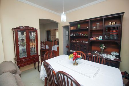 Casa à venda com 1004m², 4 quartos e 2 vagas Casa à venda com 1004m², 4 quartos e 2 vagasSala de Jantar