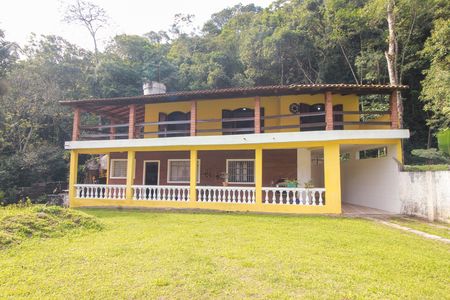 Casa à venda com 1004m², 4 quartos e 2 vagas Casa à venda com 1004m², 4 quartos e 2 vagasFachada