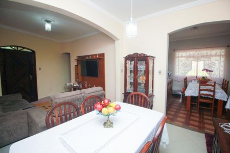 Casa à venda com 1004m², 4 quartos e 2 vagas Casa à venda com 1004m², 4 quartos e 2 vagasSala de Jantar