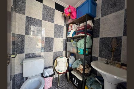 Banheiro externo de casa à venda com 6 quartos, 200m² em City Bussocaba, Osasco