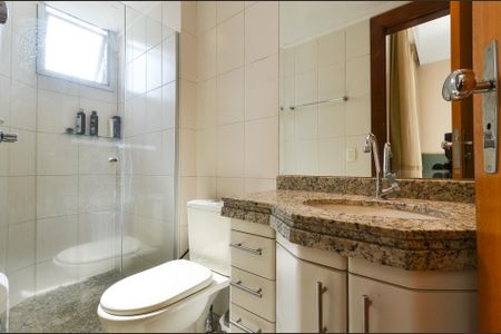 Banheiro Suíte de apartamento para alugar com 1 quarto, 37m² em Vila Suzana, Belo Horizonte