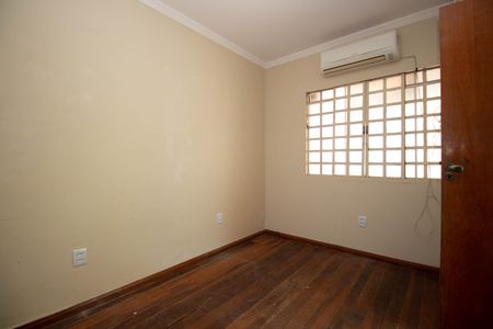 Casa à venda com 350m², 7 quartos e 4 vagasQuarto 4