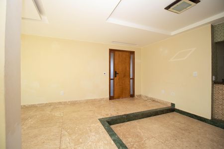 Casa à venda com 350m², 7 quartos e 4 vagasSala