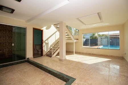 Sala de casa à venda com 7 quartos, 350m² em Condomínio Vivendas Friburgo, Brasília