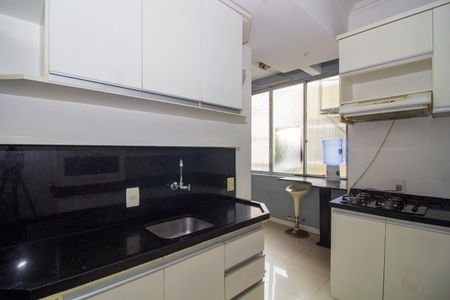 Cozinha de apartamento para alugar com 3 quartos, 75m² em Independência, Porto Alegre