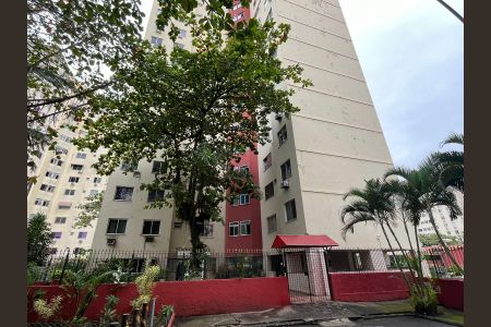 Apartamento à venda com 48m², 2 quartos e 1 vaga Apartamento à venda com 48m², 2 quartos e 1 vagaFachada
