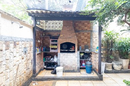 Casa à venda com 215m², 3 quartos e 1 vagaÁrea externa