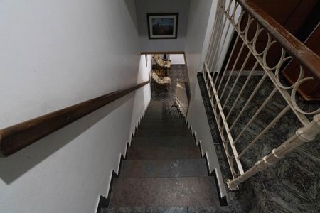 Casa à venda com 215m², 3 quartos e 1 vagaEscada