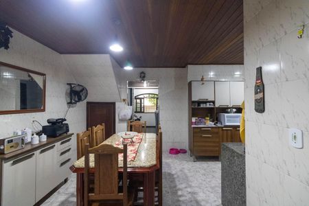 Casa à venda com 215m², 3 quartos e 1 vagaCozinha e Área de Serviço