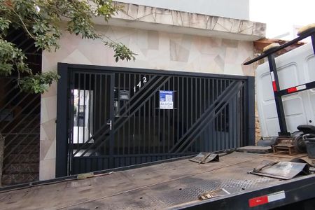 Casa para alugar com 60m², 2 quartos e sem vagaFachada + Placa