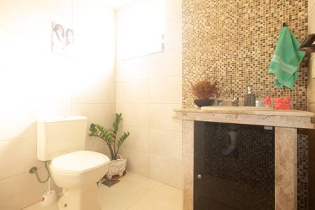 Casa de condomínio à venda com 250m², 3 quartos e 3 vagas Casa de condomínio à venda com 250m², 3 quartos e 3 vagasBanheiro Social 1