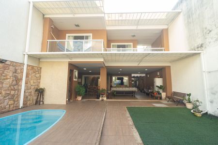 Casa de condomínio à venda com 250m², 3 quartos e 3 vagas Casa de condomínio à venda com 250m², 3 quartos e 3 vagasQuintal