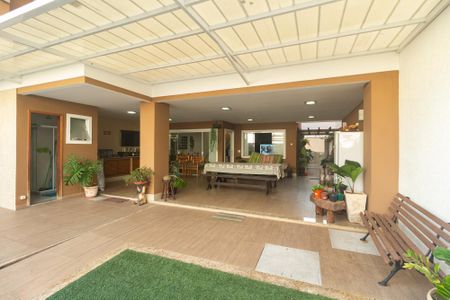 Casa de condomínio à venda com 250m², 3 quartos e 3 vagas Casa de condomínio à venda com 250m², 3 quartos e 3 vagasQuintal