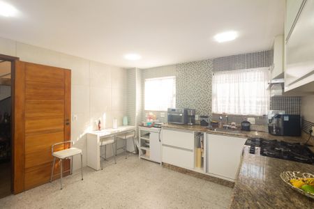 Casa de condomínio à venda com 250m², 3 quartos e 3 vagas Casa de condomínio à venda com 250m², 3 quartos e 3 vagasCozinha