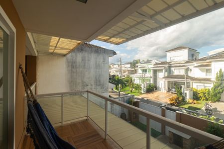 Casa de condomínio à venda com 250m², 3 quartos e 3 vagas Casa de condomínio à venda com 250m², 3 quartos e 3 vagasVaranda da Suíte 2