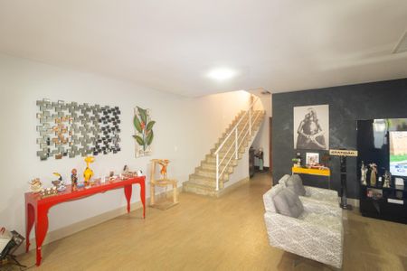 Casa de condomínio à venda com 250m², 3 quartos e 3 vagas Casa de condomínio à venda com 250m², 3 quartos e 3 vagasSala