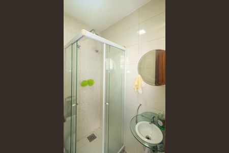 Casa de condomínio à venda com 250m², 3 quartos e 3 vagas Casa de condomínio à venda com 250m², 3 quartos e 3 vagasBanheiro Social 2