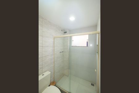 Casa de condomínio à venda com 250m², 3 quartos e 3 vagas Casa de condomínio à venda com 250m², 3 quartos e 3 vagasBanheiro da Suíte 2
