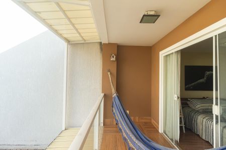 Casa de condomínio à venda com 250m², 3 quartos e 3 vagas Casa de condomínio à venda com 250m², 3 quartos e 3 vagasVaranda da Suíte 2