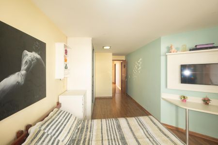 Casa de condomínio à venda com 250m², 3 quartos e 3 vagas Casa de condomínio à venda com 250m², 3 quartos e 3 vagasSuíte 2