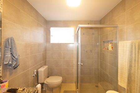 Casa de condomínio à venda com 250m², 3 quartos e 3 vagas Casa de condomínio à venda com 250m², 3 quartos e 3 vagasBanheiro da Suíte 1