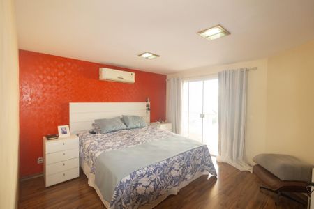 Casa de condomínio à venda com 250m², 3 quartos e 3 vagas Casa de condomínio à venda com 250m², 3 quartos e 3 vagasSuíte 1
