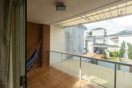 Casa de condomínio à venda com 250m², 3 quartos e 3 vagas Casa de condomínio à venda com 250m², 3 quartos e 3 vagasVaranda da Suíte 1
