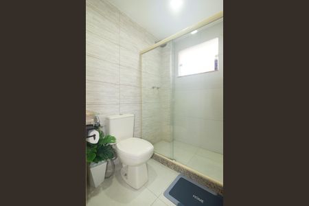 Casa de condomínio à venda com 250m², 3 quartos e 3 vagas Casa de condomínio à venda com 250m², 3 quartos e 3 vagasBanheiro da Suíte 2