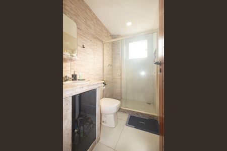 Casa de condomínio à venda com 250m², 3 quartos e 3 vagas Casa de condomínio à venda com 250m², 3 quartos e 3 vagasBanheiro da Suíte 3