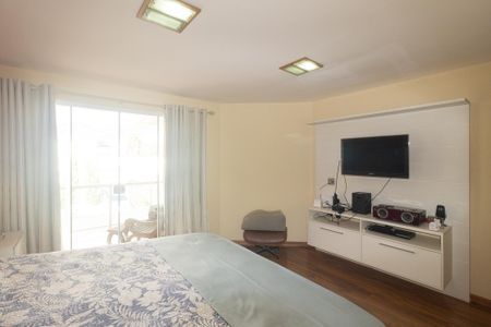 Casa de condomínio à venda com 250m², 3 quartos e 3 vagas Casa de condomínio à venda com 250m², 3 quartos e 3 vagasSuíte 1