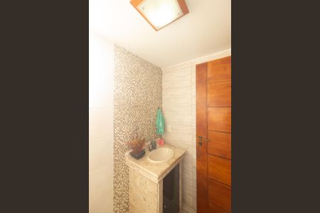 Casa de condomínio à venda com 250m², 3 quartos e 3 vagas Casa de condomínio à venda com 250m², 3 quartos e 3 vagasBanheiro Social 1