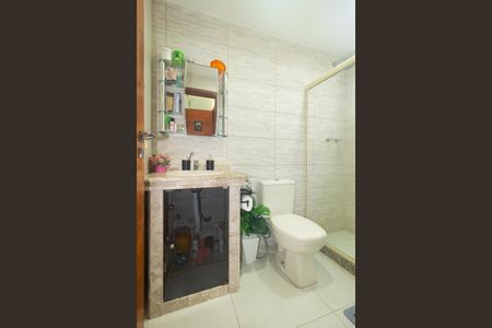 Casa de condomínio à venda com 250m², 3 quartos e 3 vagas Casa de condomínio à venda com 250m², 3 quartos e 3 vagasBanheiro da Suíte 2
