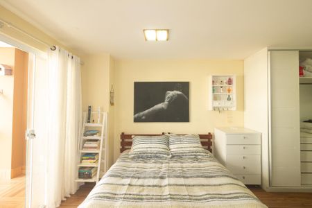 Casa de condomínio à venda com 250m², 3 quartos e 3 vagas Casa de condomínio à venda com 250m², 3 quartos e 3 vagasSuíte 2