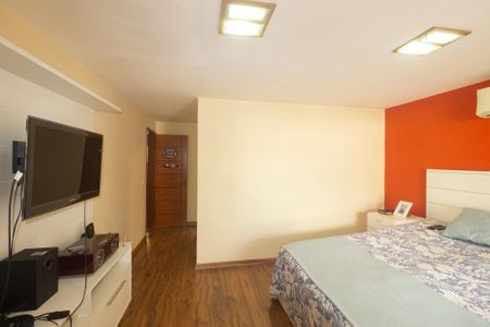 Casa de condomínio à venda com 250m², 3 quartos e 3 vagas Casa de condomínio à venda com 250m², 3 quartos e 3 vagasSuíte 1