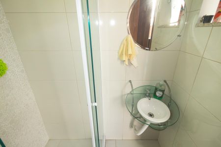 Casa de condomínio à venda com 250m², 3 quartos e 3 vagas Casa de condomínio à venda com 250m², 3 quartos e 3 vagasBanheiro Social 2
