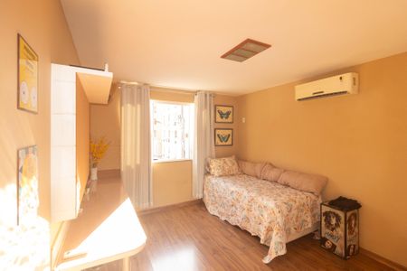 Casa de condomínio à venda com 250m², 3 quartos e 3 vagas Casa de condomínio à venda com 250m², 3 quartos e 3 vagasSuíte 3
